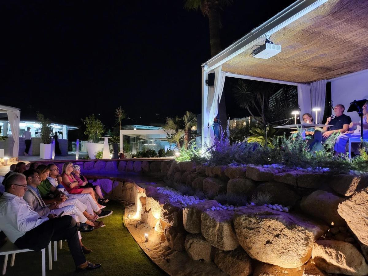 Hotel Oasi Blu Sardinia Santa Margherita di Pula Esterno foto